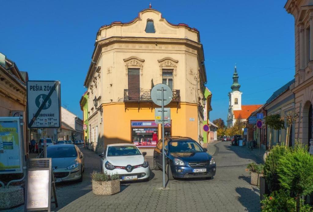 Apartman Lara Комарно Экстерьер фото